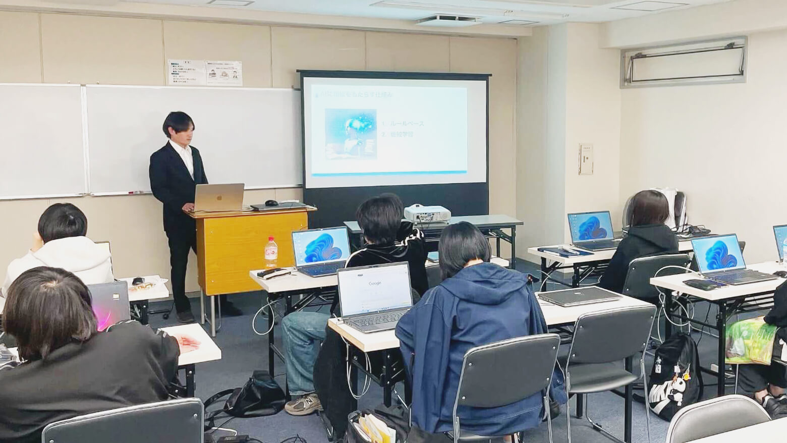 専門学校にて生成AI科目の授業を担当の画像
